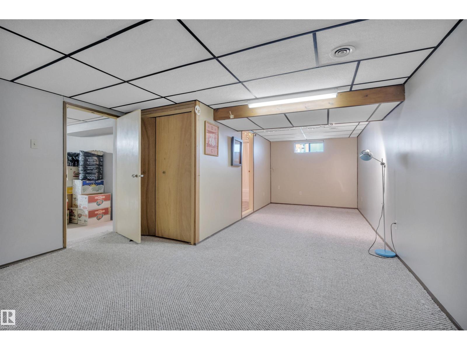 Photo 9 of 12220 156 Av Nw, Edmonton AB
