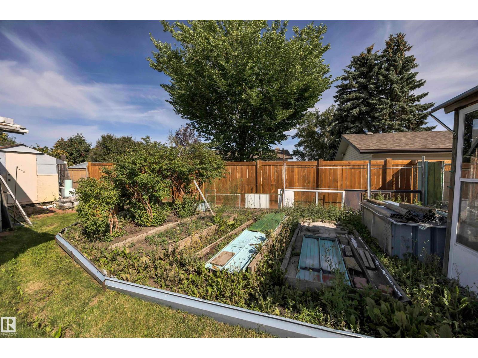 Photo 1 of 12220 156 Av Nw, Edmonton AB