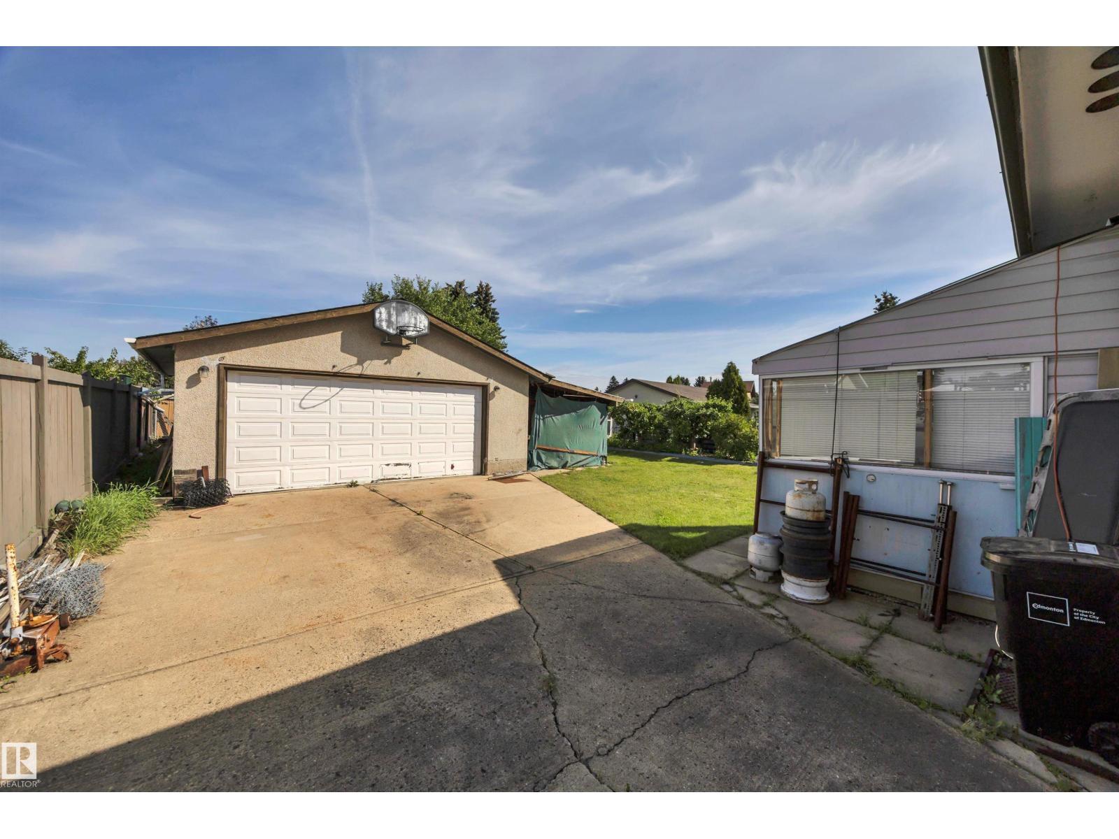 Photo 23 of 12220 156 Av Nw, Edmonton AB