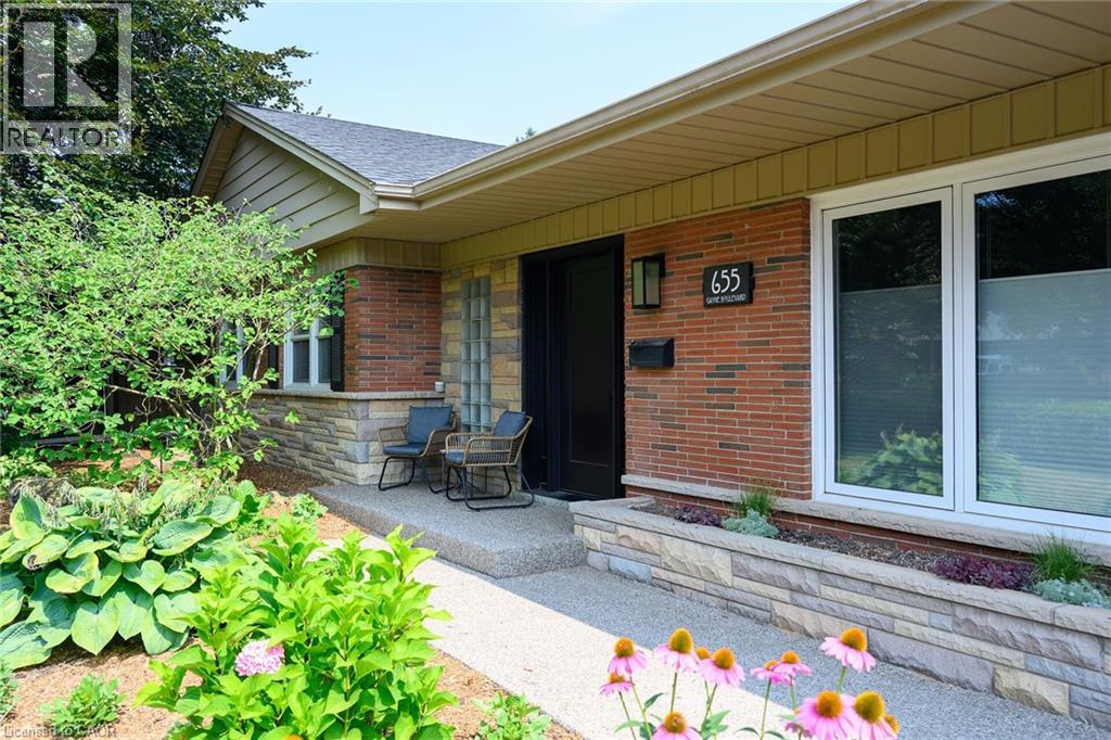 Photo 3 of 655 Gayne Boulevard, Burlington ON