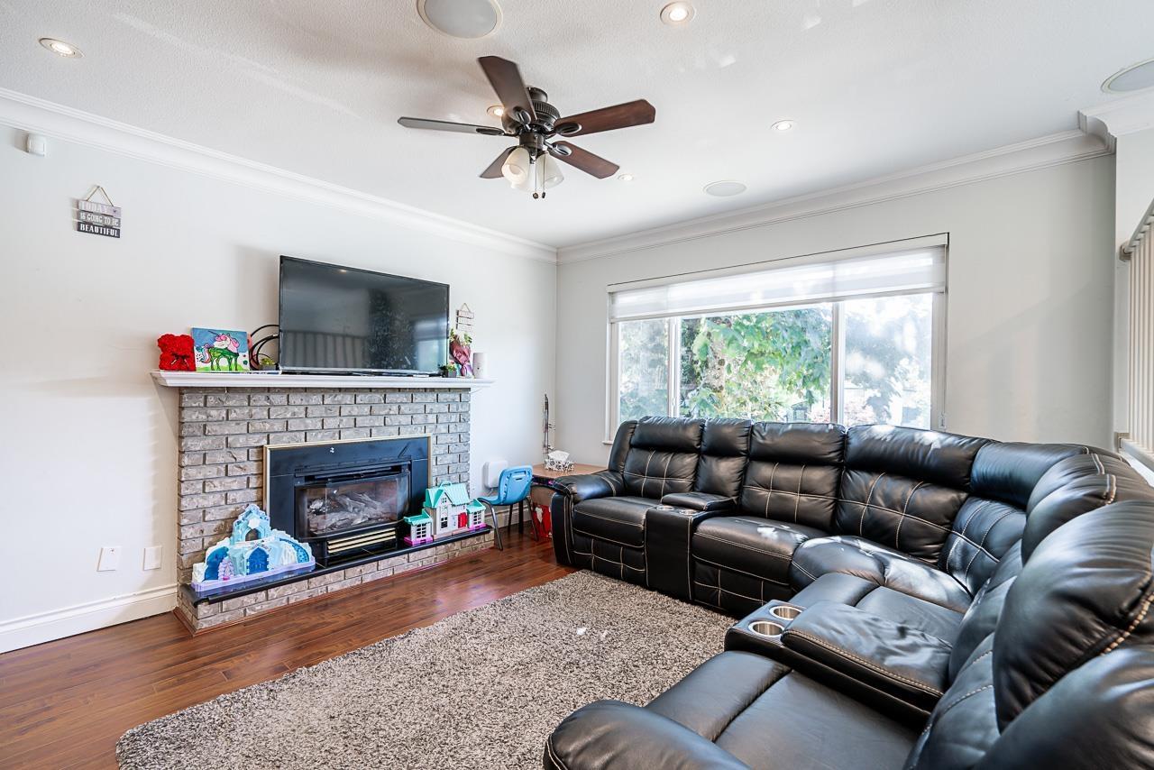 Photo 4 of 5886 184 A Street, Surrey BC