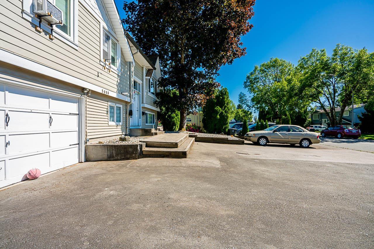 Photo 3 of 5886 184 A Street, Surrey BC