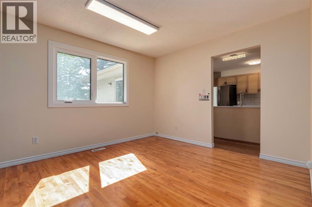 Single Family House Bungalow for Sale in  Dalhart Hill NW Dalhousie Calgary 