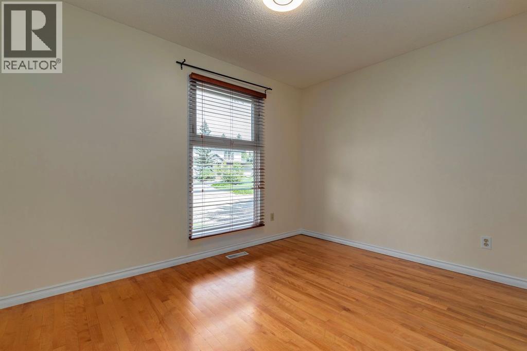 Single Family House Bungalow for Sale in  Dalhart Hill NW Dalhousie Calgary 