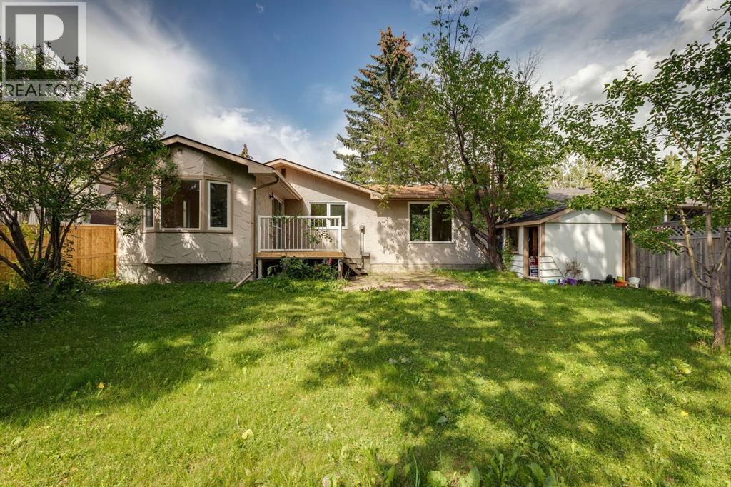 Single Family House Bungalow for Sale in  Dalhart Hill NW Dalhousie Calgary 
