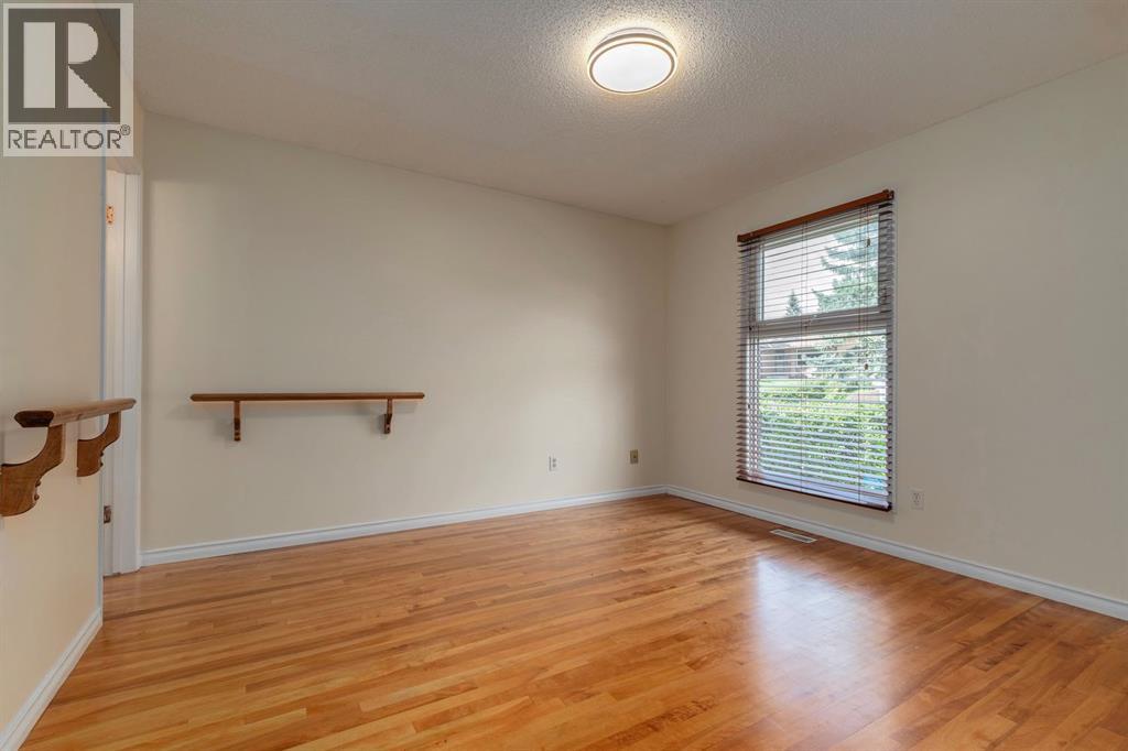 Single Family House Bungalow for Sale in  Dalhart Hill NW Dalhousie Calgary 