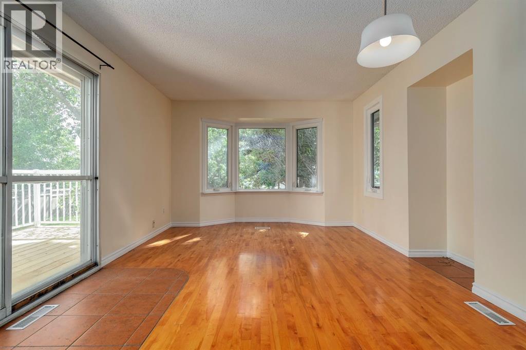 Single Family House Bungalow for Sale in  Dalhart Hill NW Dalhousie Calgary 