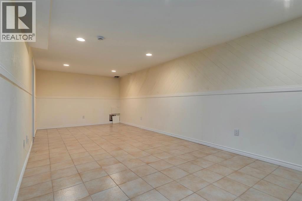 Single Family House Bungalow for Sale in  Dalhart Hill NW Dalhousie Calgary 