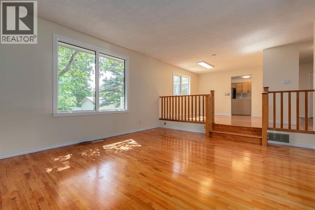 Single Family House Bungalow for Sale in  Dalhart Hill NW Dalhousie Calgary 