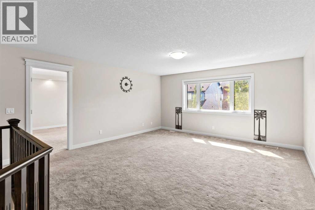 Single Family House for Sale in  Evansfield Terrace NW Evanston Calgary 
