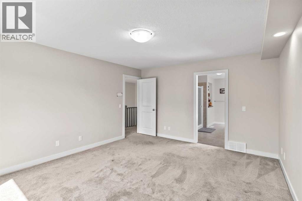 Single Family House for Sale in  Evansfield Terrace NW Evanston Calgary 