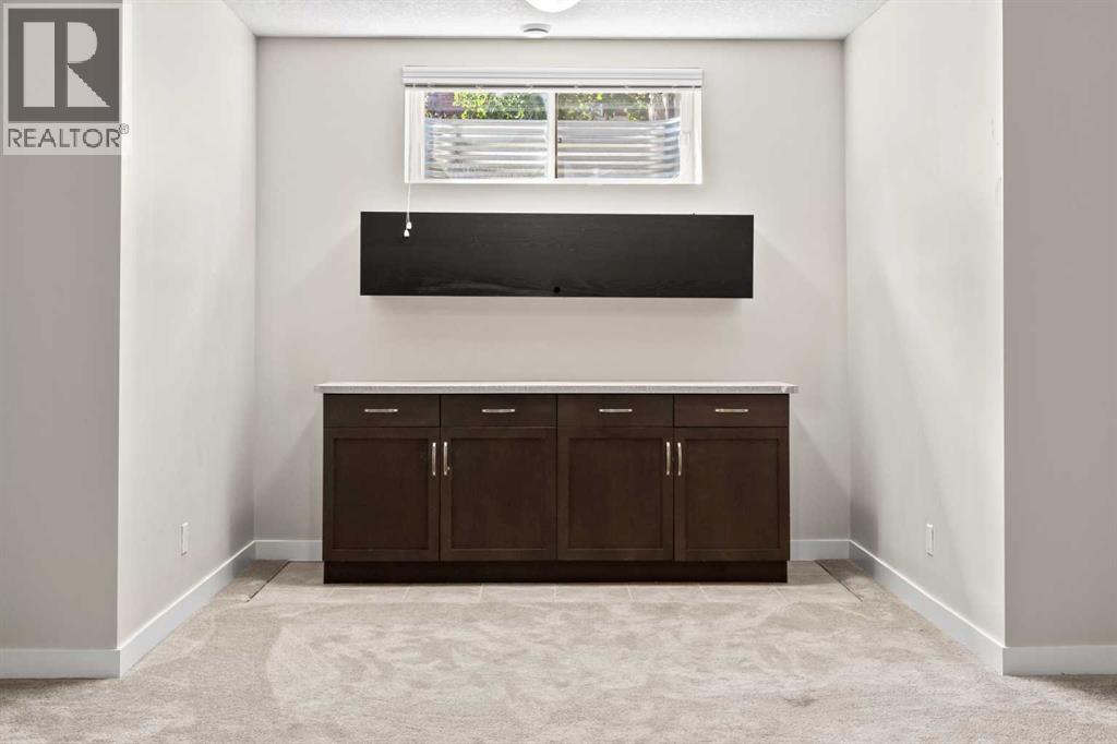 Single Family House for Sale in  Evansfield Terrace NW Evanston Calgary 