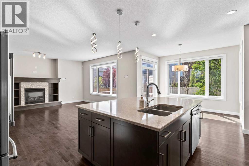 Single Family House for Sale in  Evansfield Terrace NW Evanston Calgary 