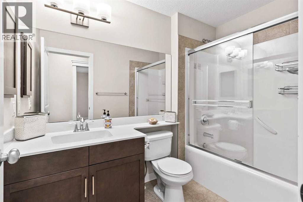 Single Family House for Sale in  Evansfield Terrace NW Evanston Calgary 