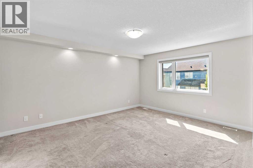 Single Family House for Sale in  Evansfield Terrace NW Evanston Calgary 