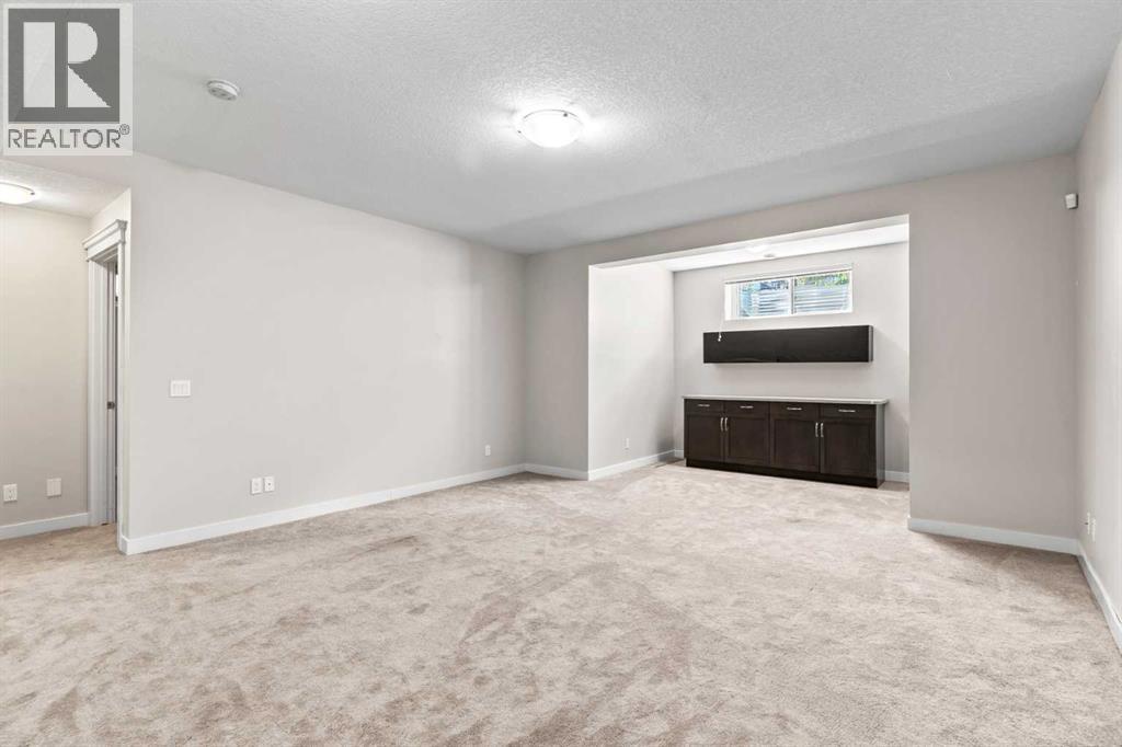 Single Family House for Sale in  Evansfield Terrace NW Evanston Calgary 