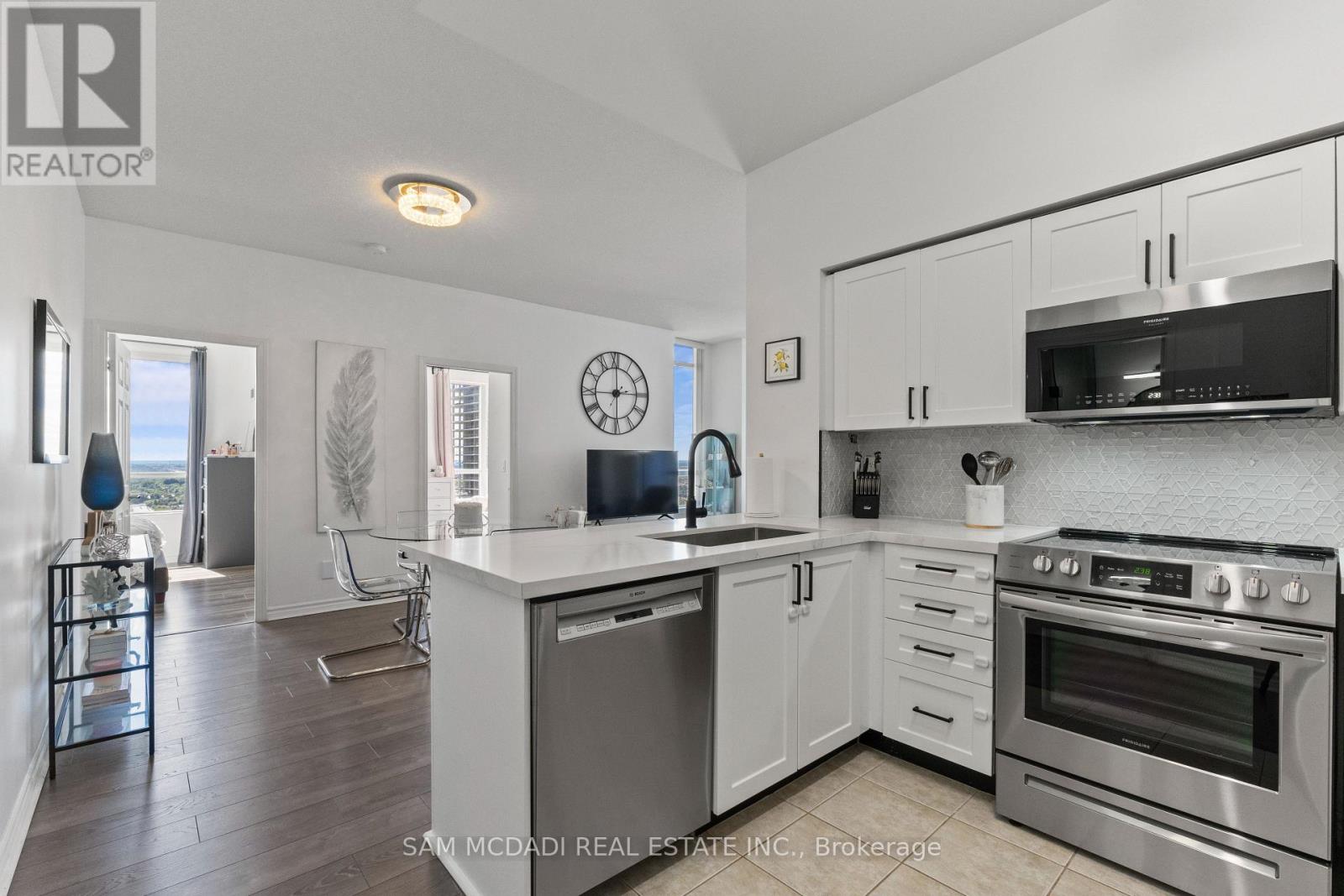 Photo 3 of 2404 388 Prince Of Wales Drive, Mississauga ON