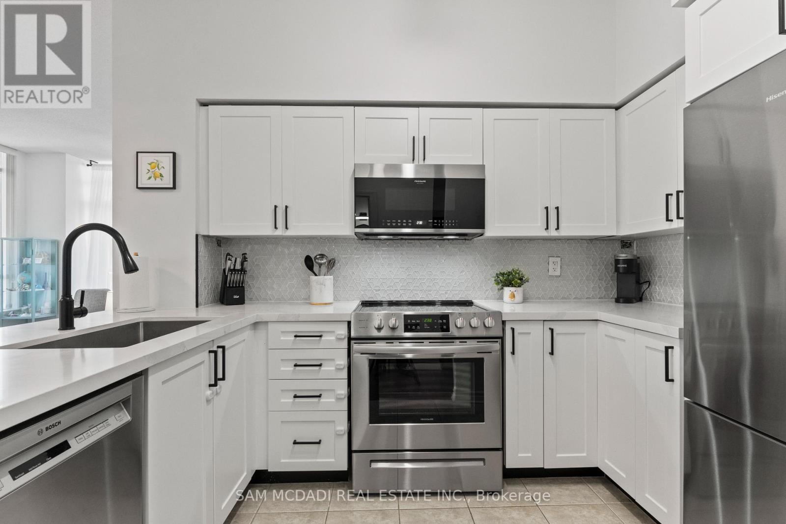 Photo 4 of 2404 388 Prince Of Wales Drive, Mississauga ON