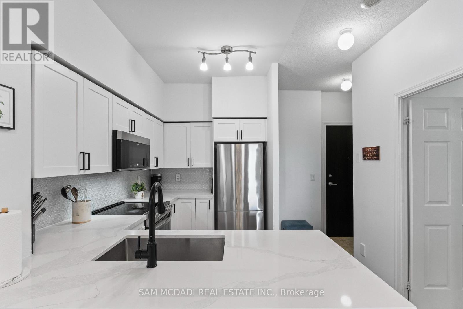 Photo 5 of 2404 388 Prince Of Wales Drive, Mississauga ON