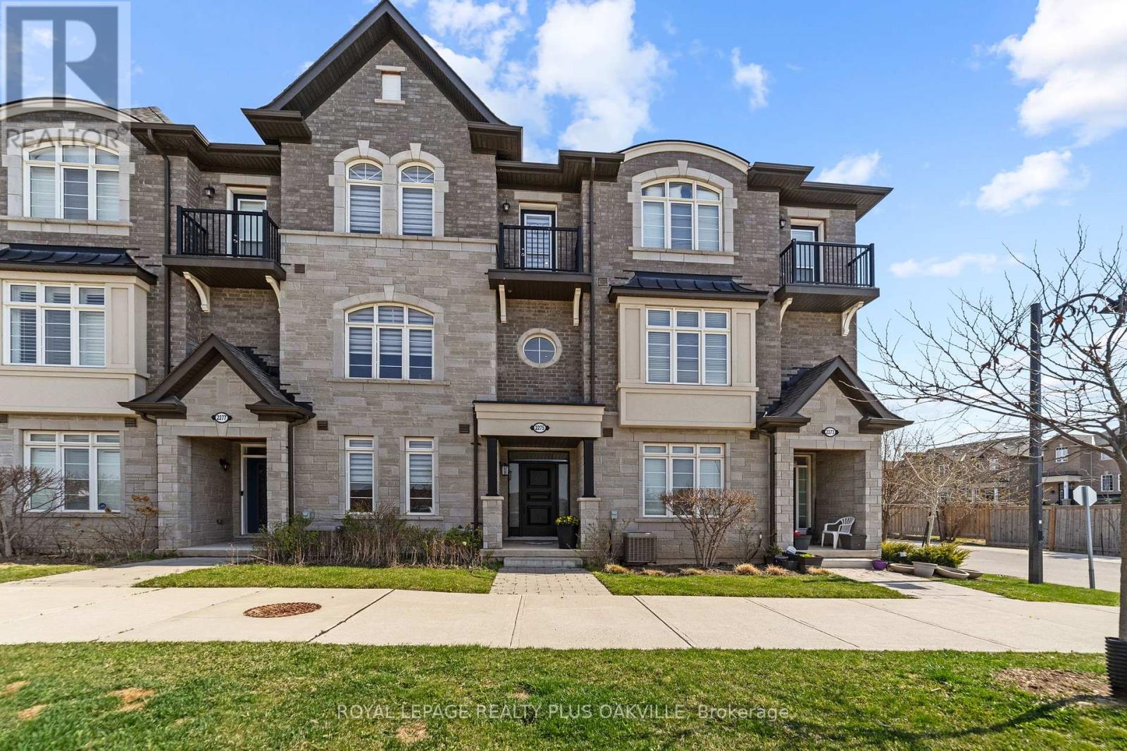 Photo 1 of 2275 Khalsa Gate, Oakville ON