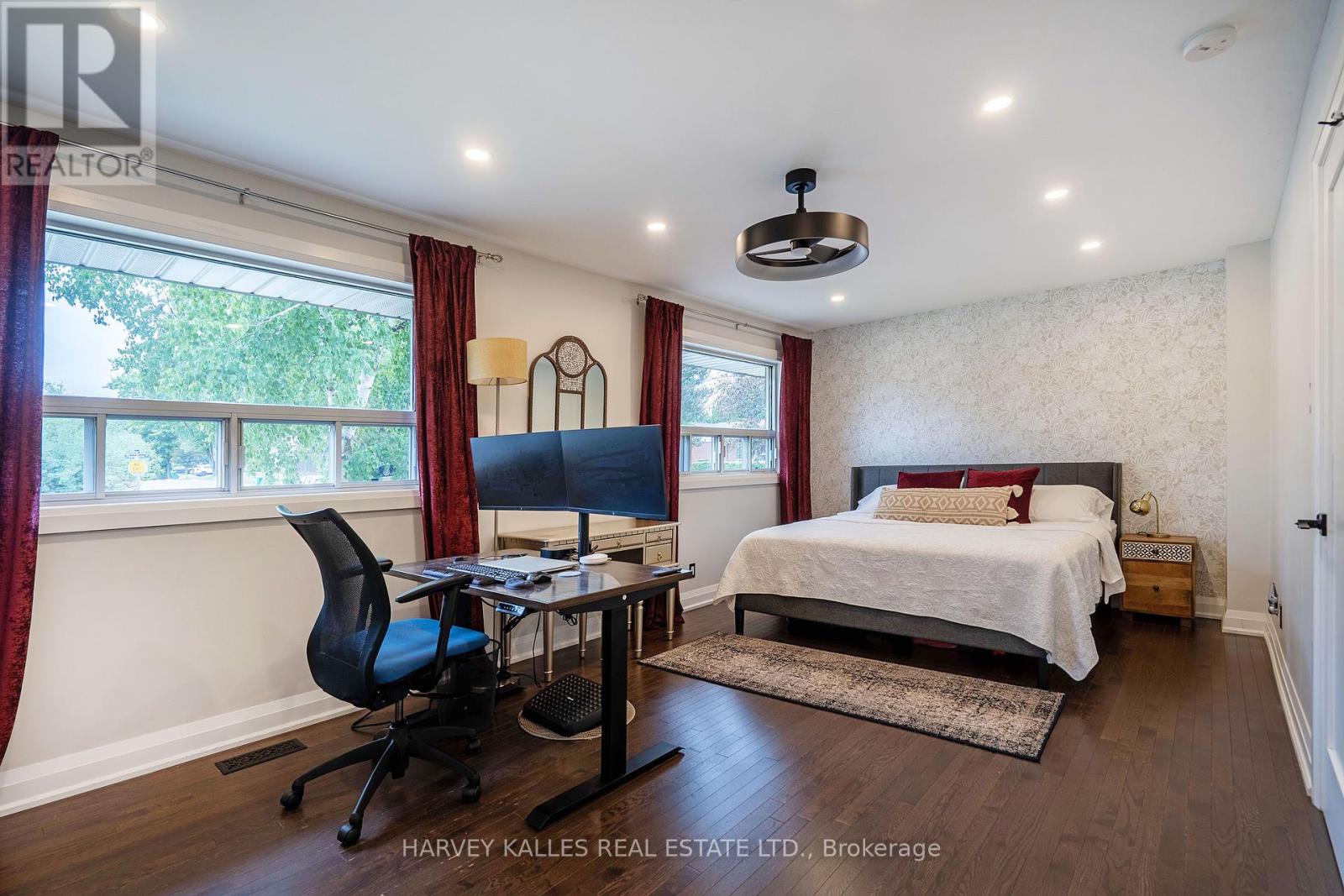 Photo 4 of 49 Theodore Drive, Mississauga ON
