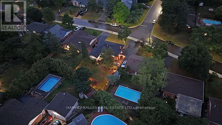 Photo 9 of 49 Theodore Drive, Mississauga ON