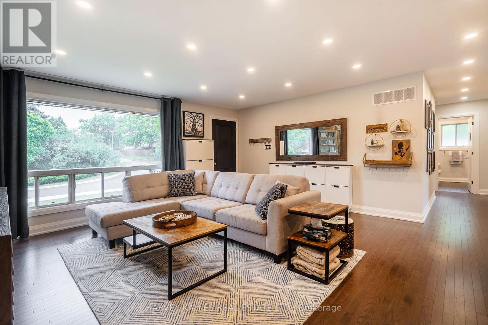 Photo 25 of 49 Theodore Drive, Mississauga ON