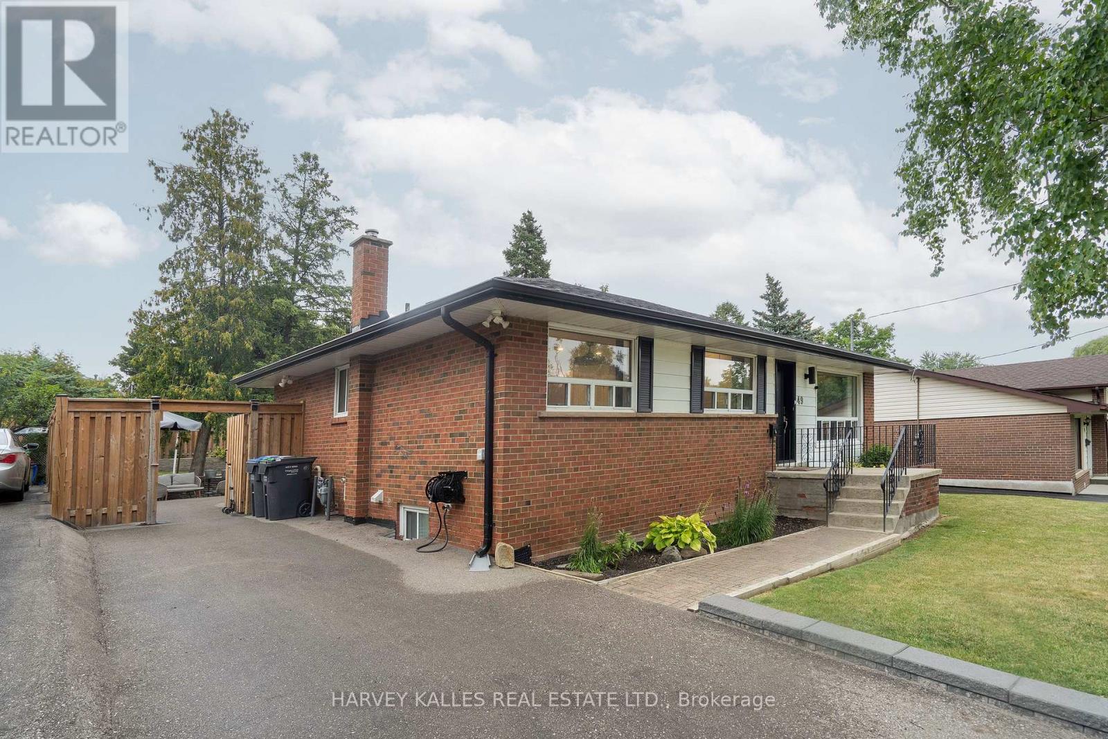 Photo 16 of 49 Theodore Drive, Mississauga ON