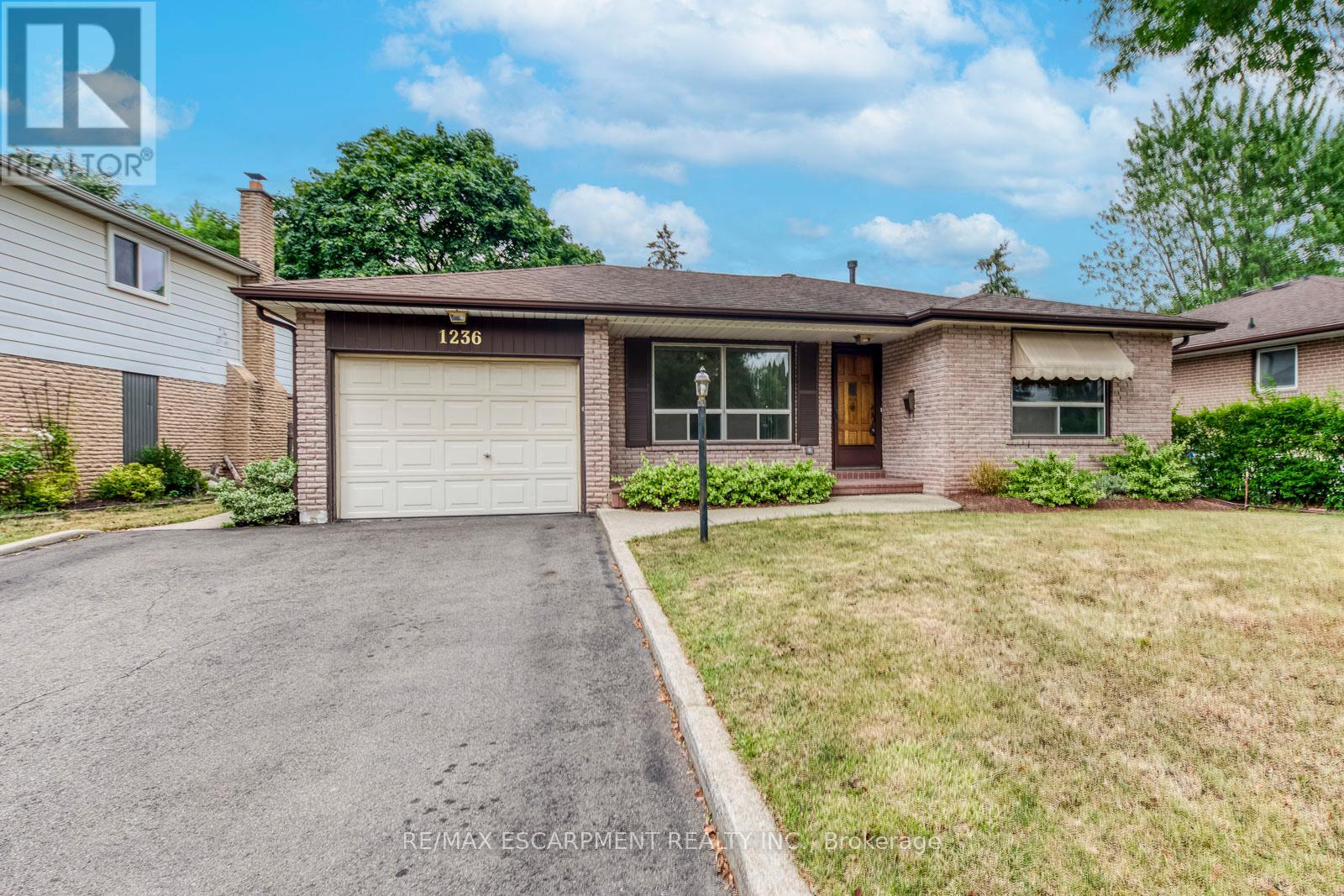 Photo 2 of 1236 Grange Road, Oakville ON