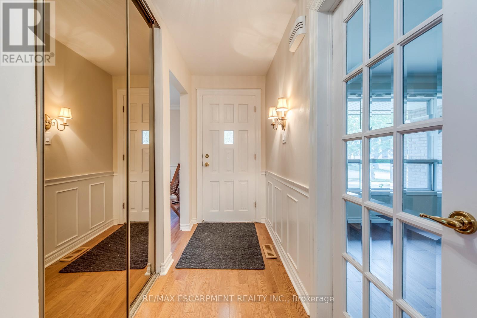 Photo 4 of 1236 Grange Road, Oakville ON