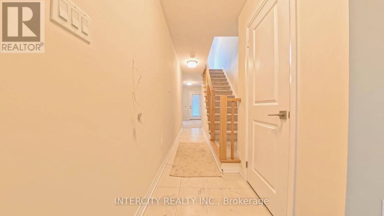 Photo 4 of 76 Fieldridge Crescent, Brampton ON