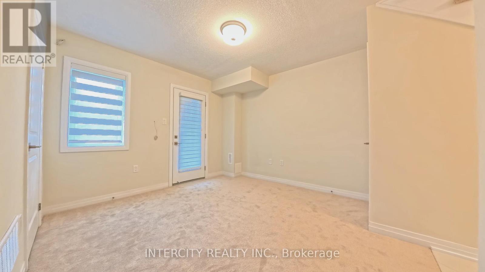Photo 5 of 76 Fieldridge Crescent, Brampton ON