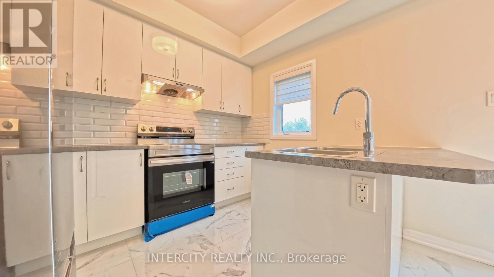 Photo 9 of 76 Fieldridge Crescent, Brampton ON