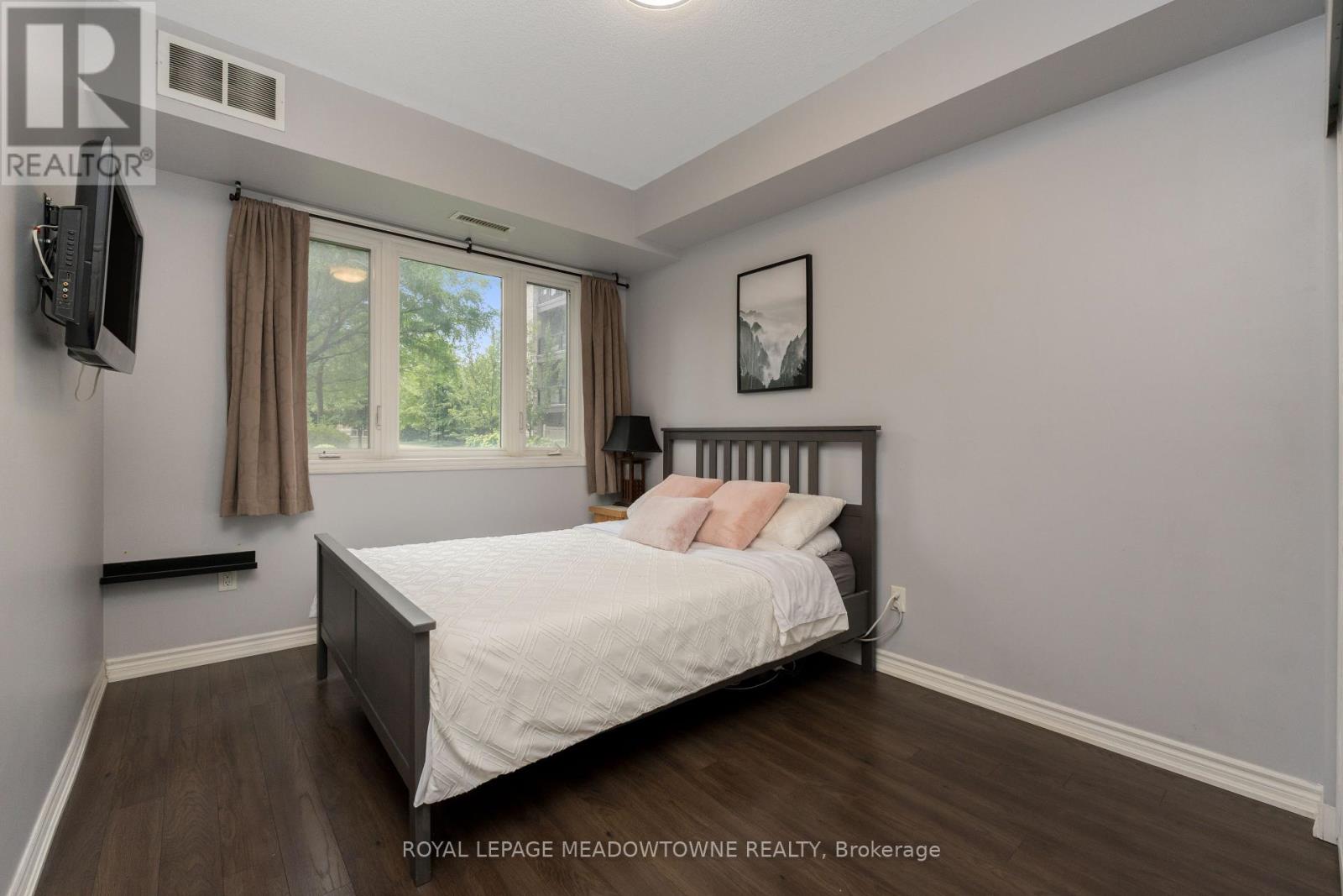 Photo 16 of 125 570 Lolita Gardens, Mississauga ON