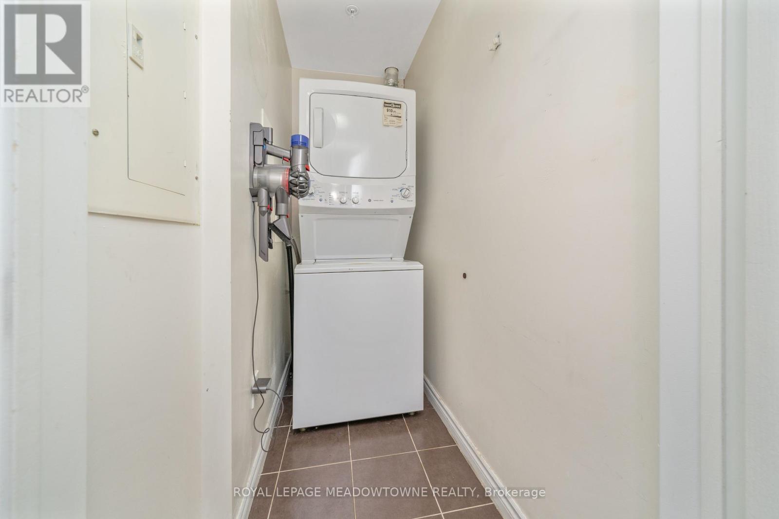 Photo 19 of 125 570 Lolita Gardens, Mississauga ON