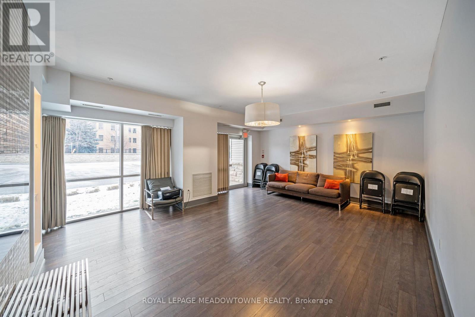 Photo 23 of 125 570 Lolita Gardens, Mississauga ON