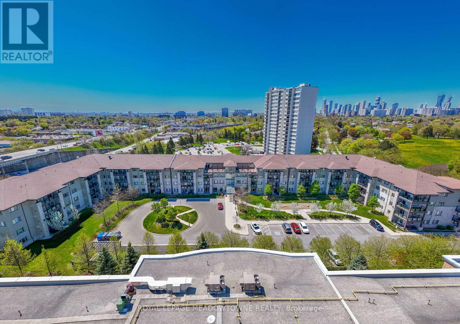 Photo 32 of 125 570 Lolita Gardens, Mississauga ON