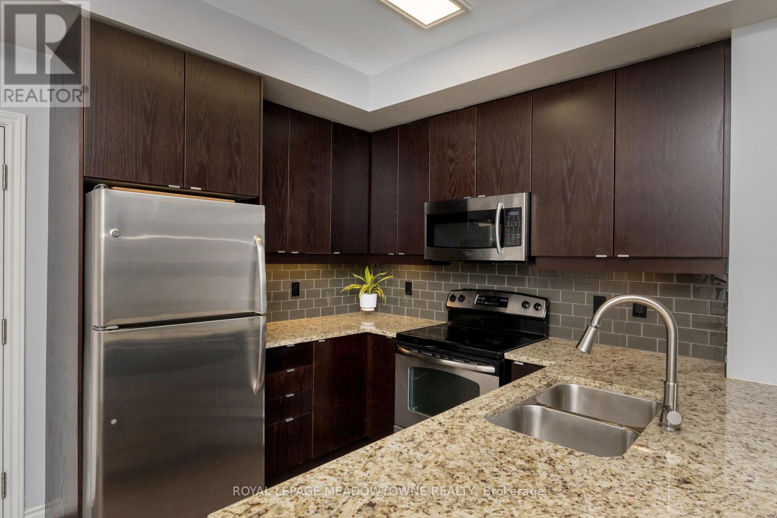 Photo 8 of 125 570 Lolita Gardens, Mississauga ON