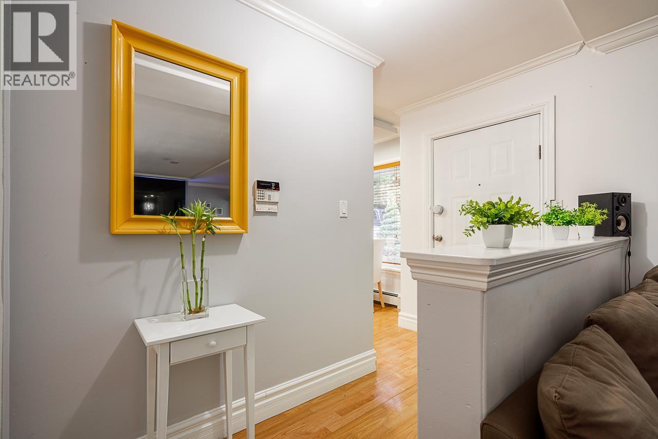 Photo 4 of 965 Floyd Avenue, Coquitlam BC