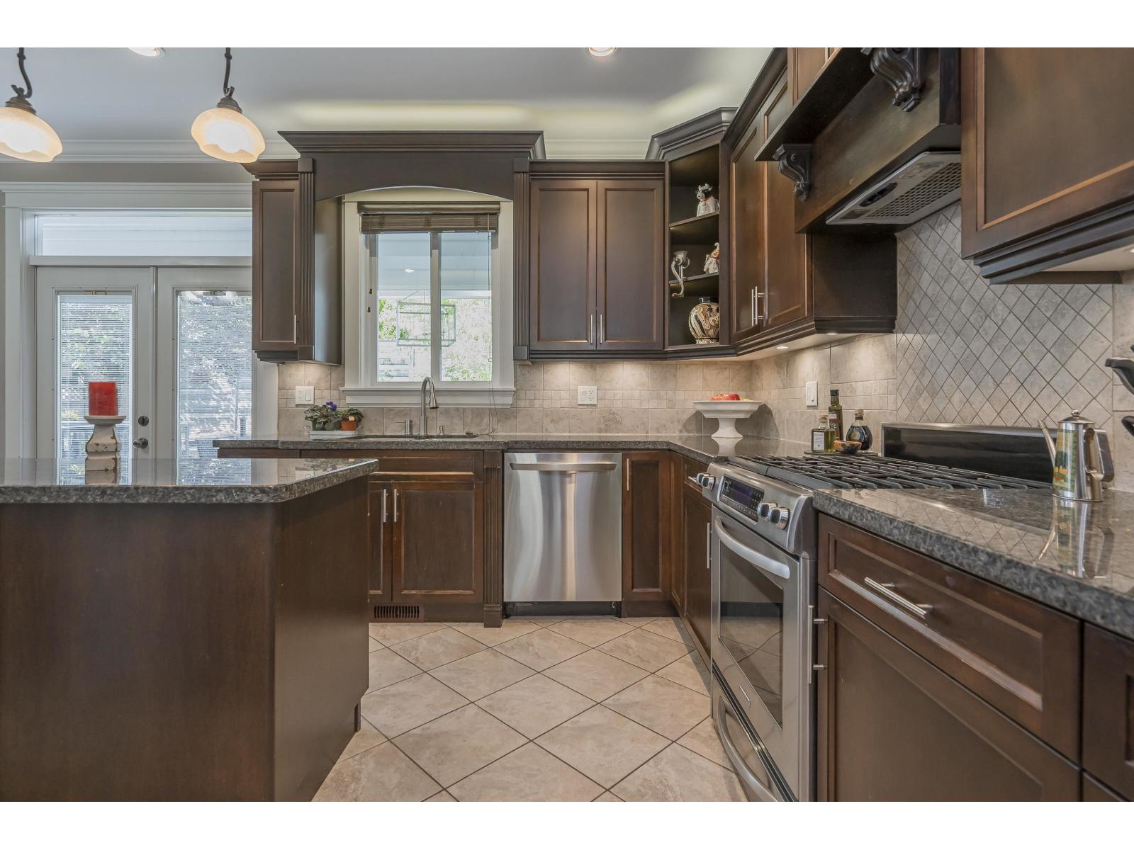 Photo 8 of 20347 98 A Avenue, Langley BC