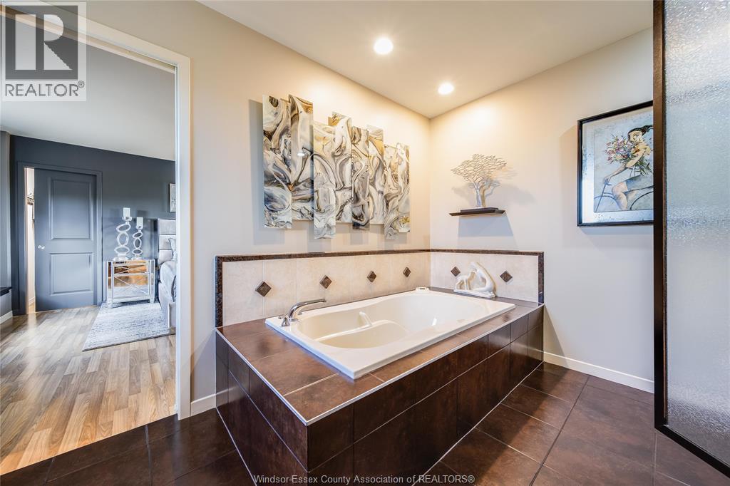 Photo 22 of 914 Lakeshore Road 101, Maidstone ON