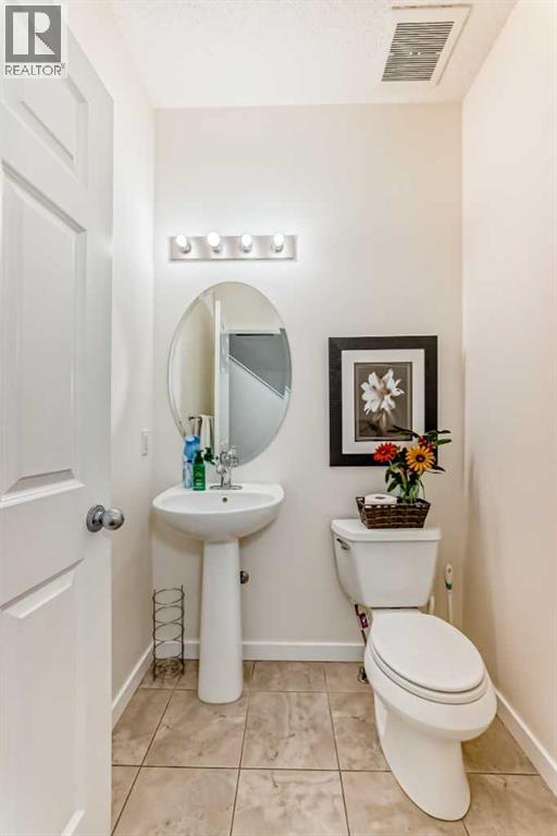 Photo 7 of 1253 New Brighton Drive Se, Calgary AB
