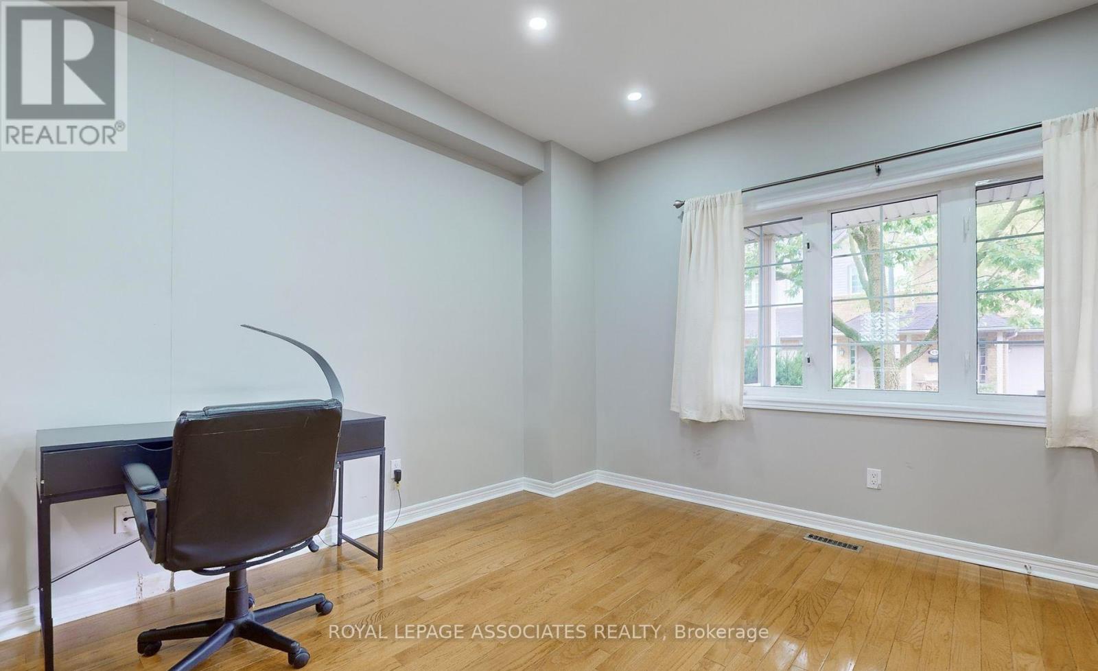 Photo 6 of 25 100 Beddoe Drive, Hamilton ON