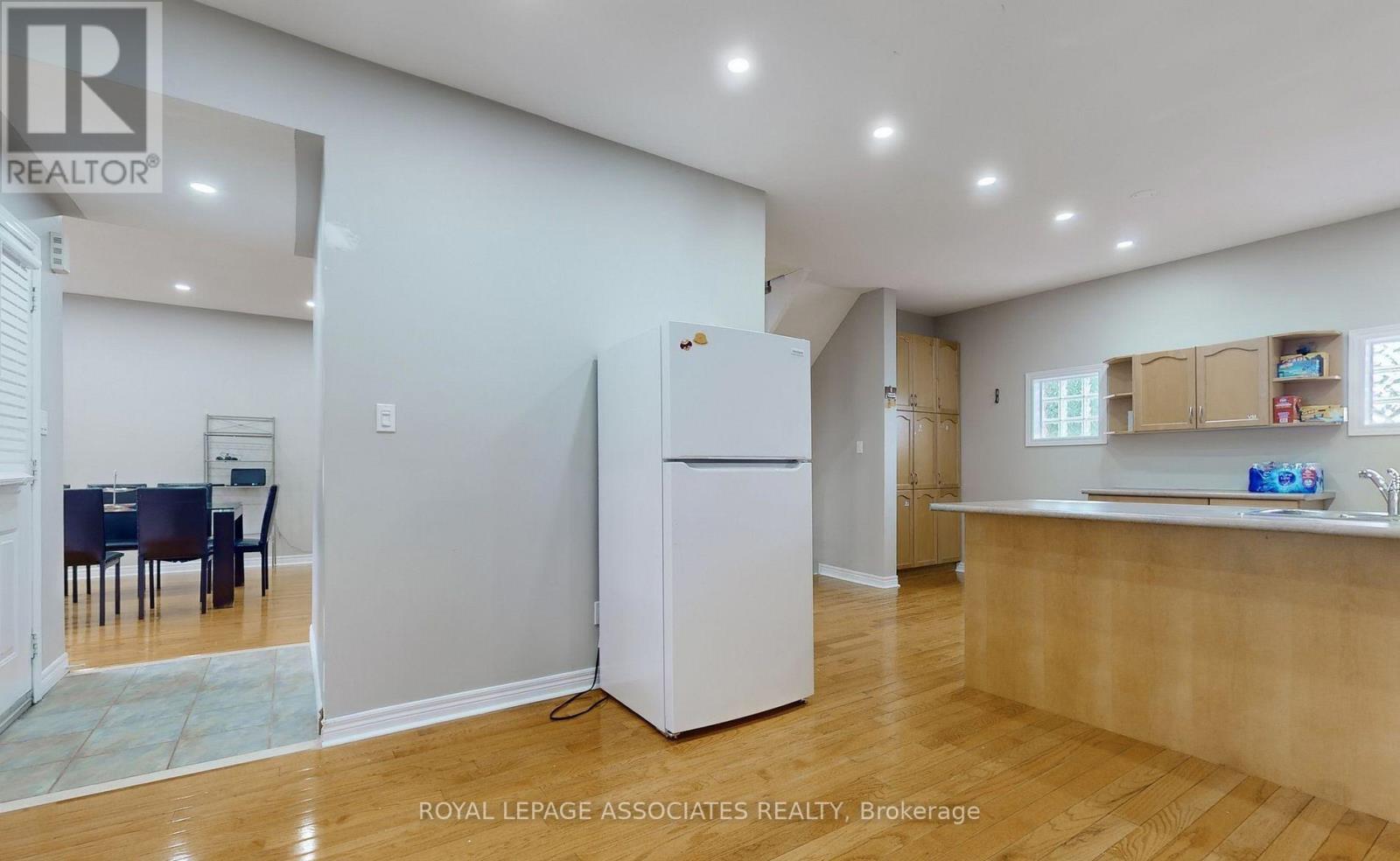 Photo 15 of 25 100 Beddoe Drive, Hamilton ON