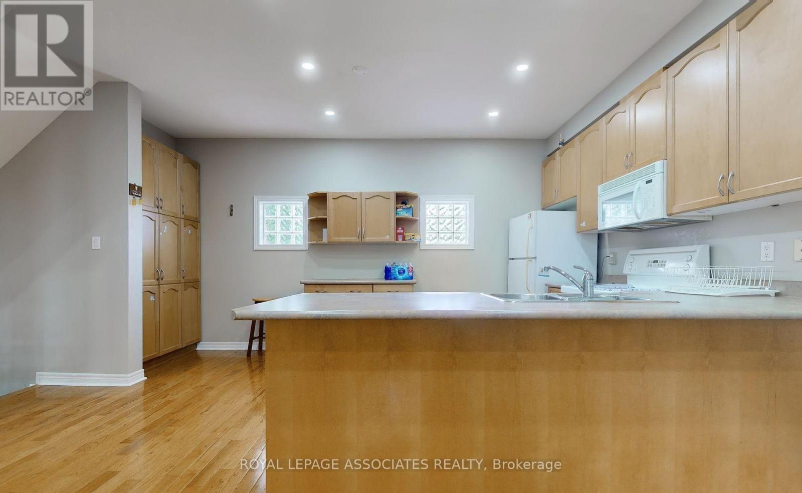 Photo 7 of 25 100 Beddoe Drive, Hamilton ON