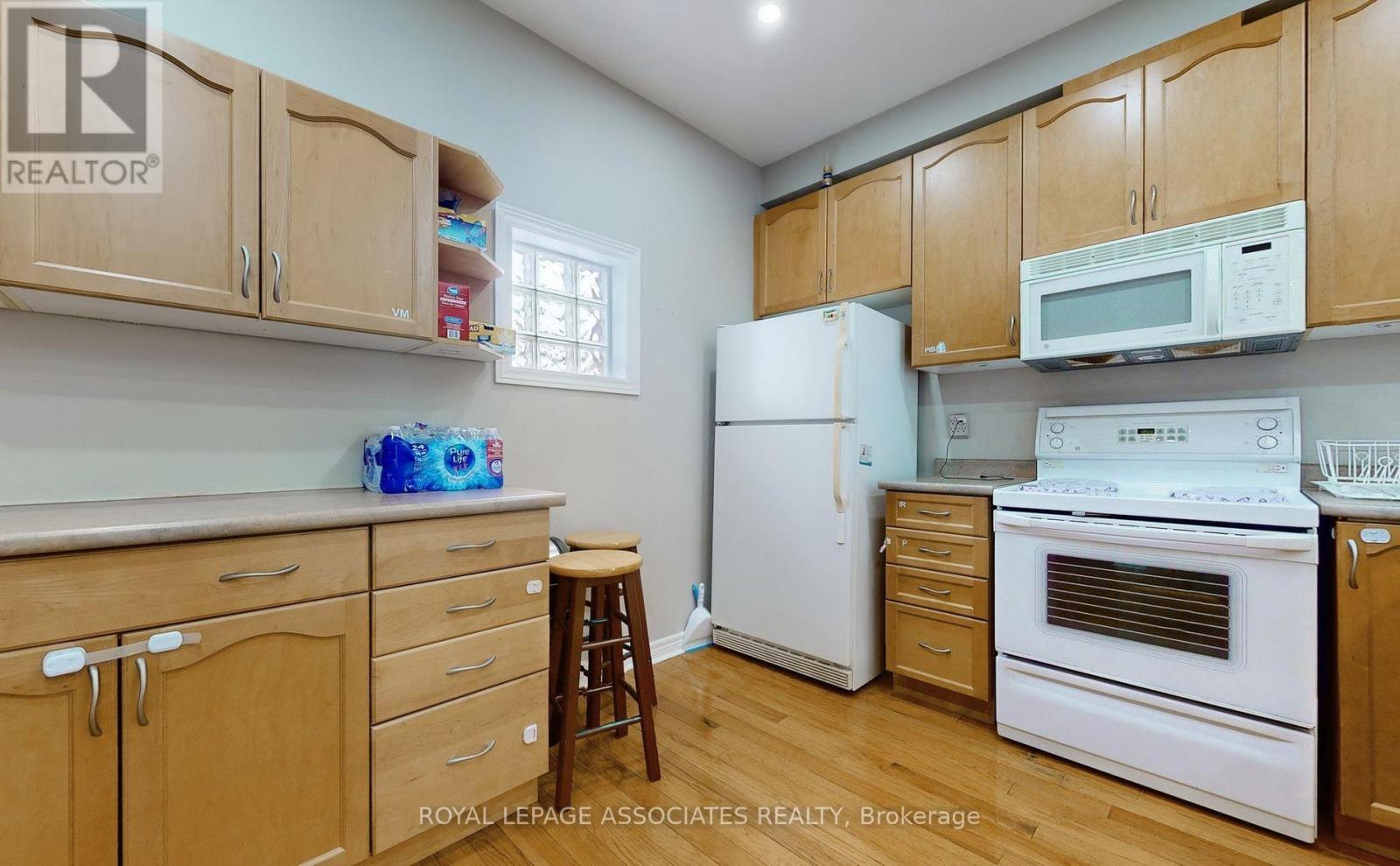 Photo 9 of 25 100 Beddoe Drive, Hamilton ON