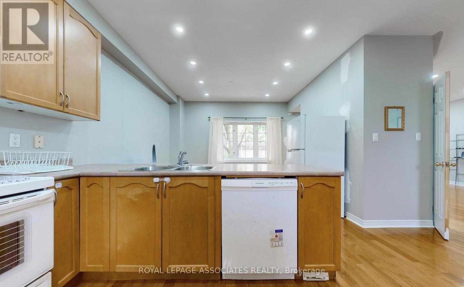 Photo 20 of 25 100 Beddoe Drive, Hamilton ON