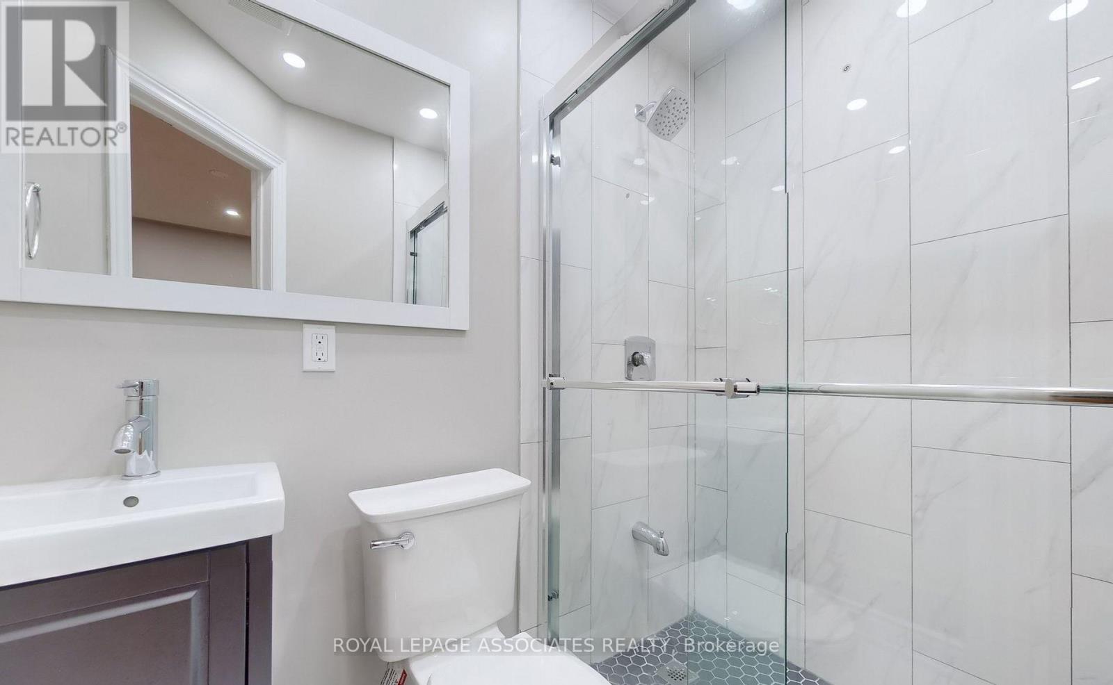 Photo 1 of 25 100 Beddoe Drive, Hamilton ON