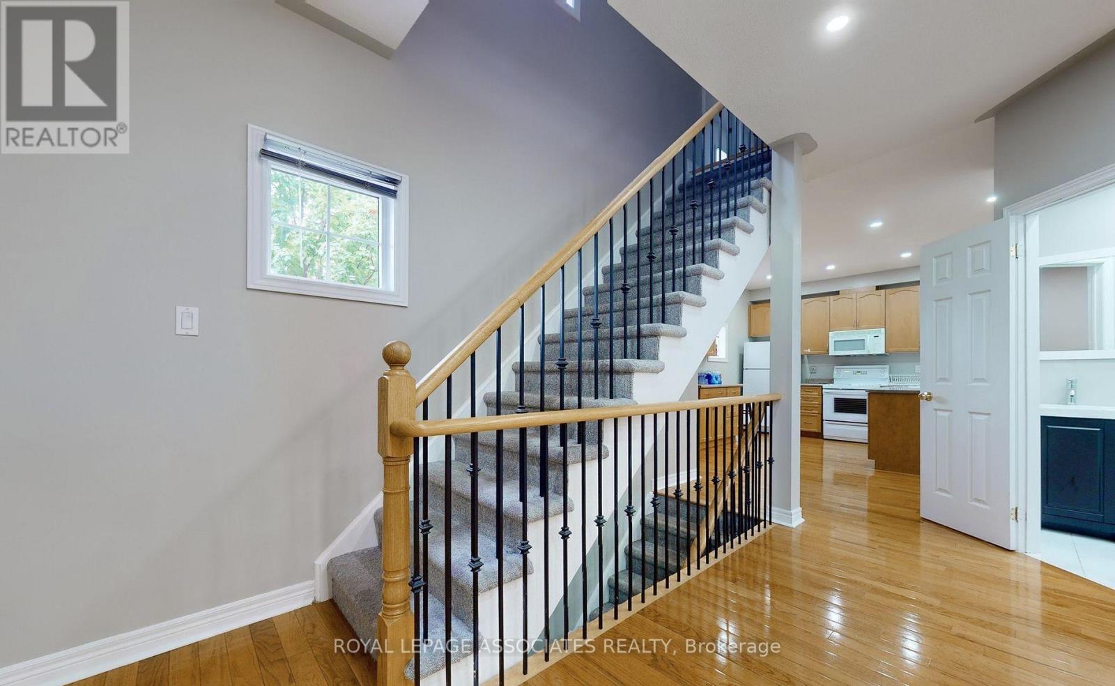 Photo 10 of 25 100 Beddoe Drive, Hamilton ON