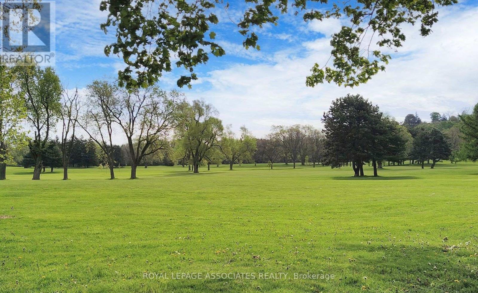 Photo 14 of 25 100 Beddoe Drive, Hamilton ON